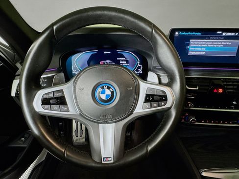 Used 2023 BMW 530e w/ M Sport Package image 11