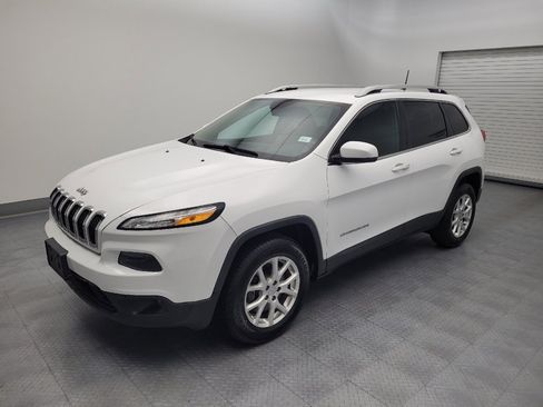 Used 2018 Jeep Cherokee Latitude Plus w/ Comfort/Convenience Group AWD/4WD image 2
