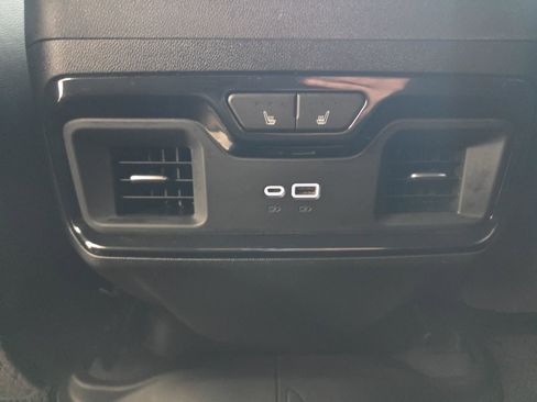 Used 2024 GMC Sierra 2500 AT4X image 35