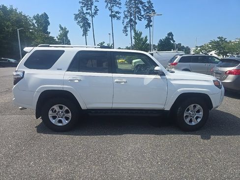 Used 2022 Toyota 4Runner SR5 Premium w/ Moonroof Package AWD/4WD image 4
