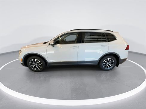 Used 2020 Volkswagen Tiguan SE w/ Panoramic Sunroof Package AWD/4WD image 5