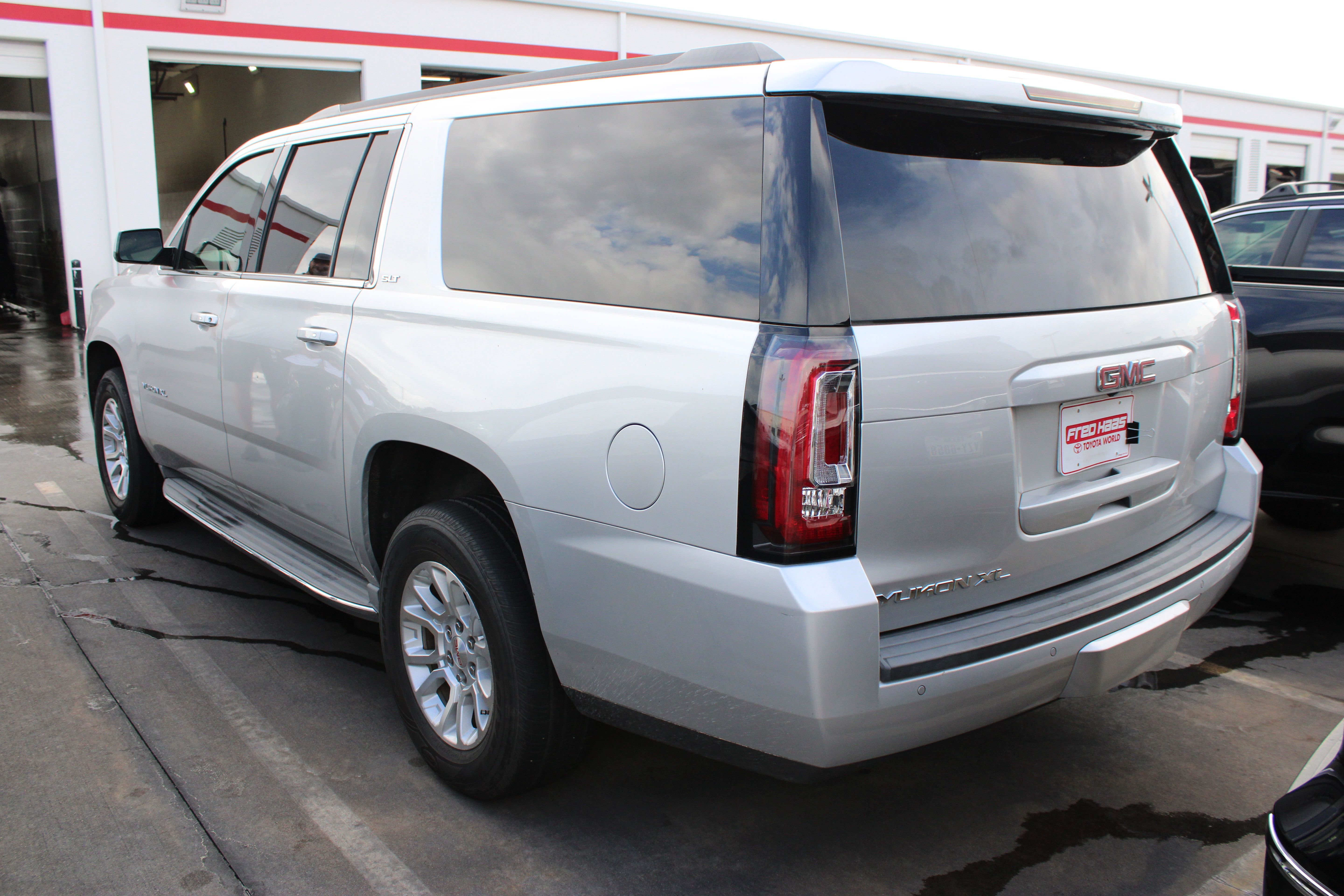 Used 2015 GMC Yukon XL SLT w/ Open Road Package RWD image 8