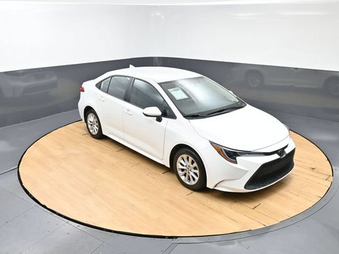 Used 2021 Toyota Corolla LE w/ LE Convenience Package FWD image 7