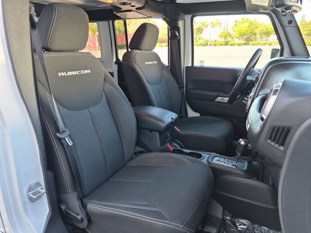 Used 2018 Jeep Wrangler Unlimited Rubicon w/ Connectivity Group AWD/4WD image 18