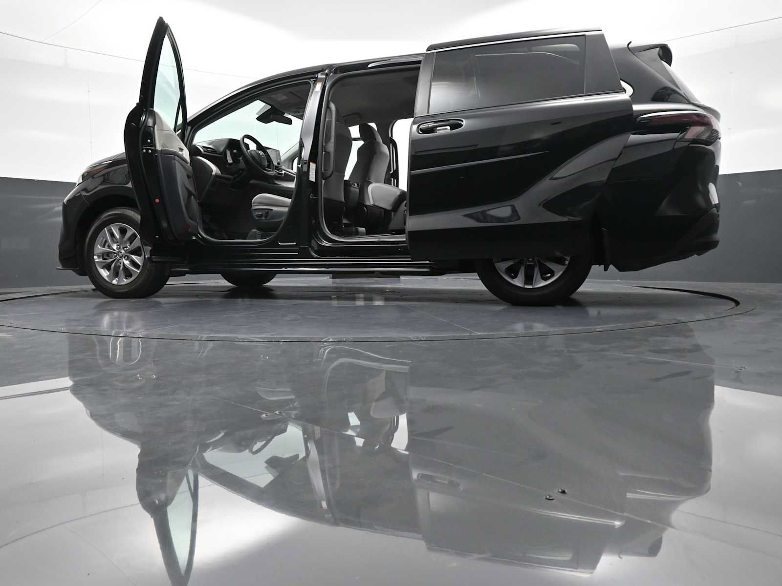 Used 2024 Toyota Sienna LE w/ Protection Package (TMS) AWD/4WD image 45