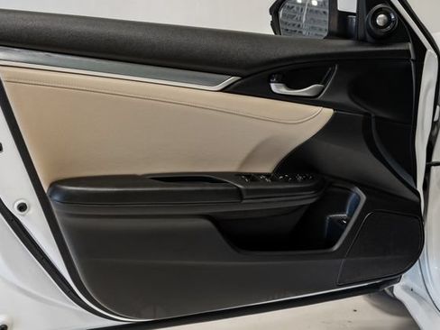 Used 2016 Honda Civic Touring image 9