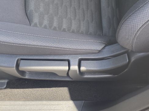Used 2025 Nissan Pathfinder S FWD image 18