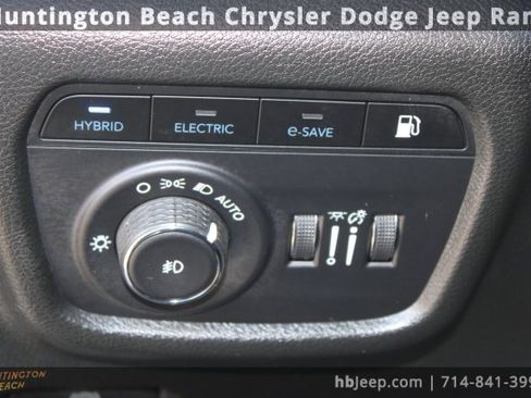 Used 2023 Jeep Grand Cherokee Trailhawk image 13
