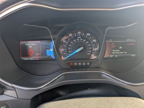 Used 2018 Ford Fusion Titanium image 19