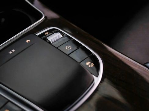 Used 2020 Mercedes-Benz GLC 300 4MATIC image 25