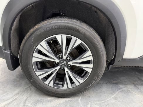 Used 2023 Nissan Rogue SV image 8