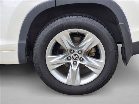 Used 2017 Toyota Highlander Limited AWD/4WD image 7