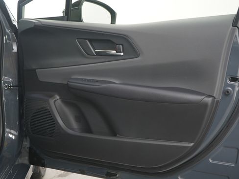 Used 2024 Toyota Prius XLE image 9