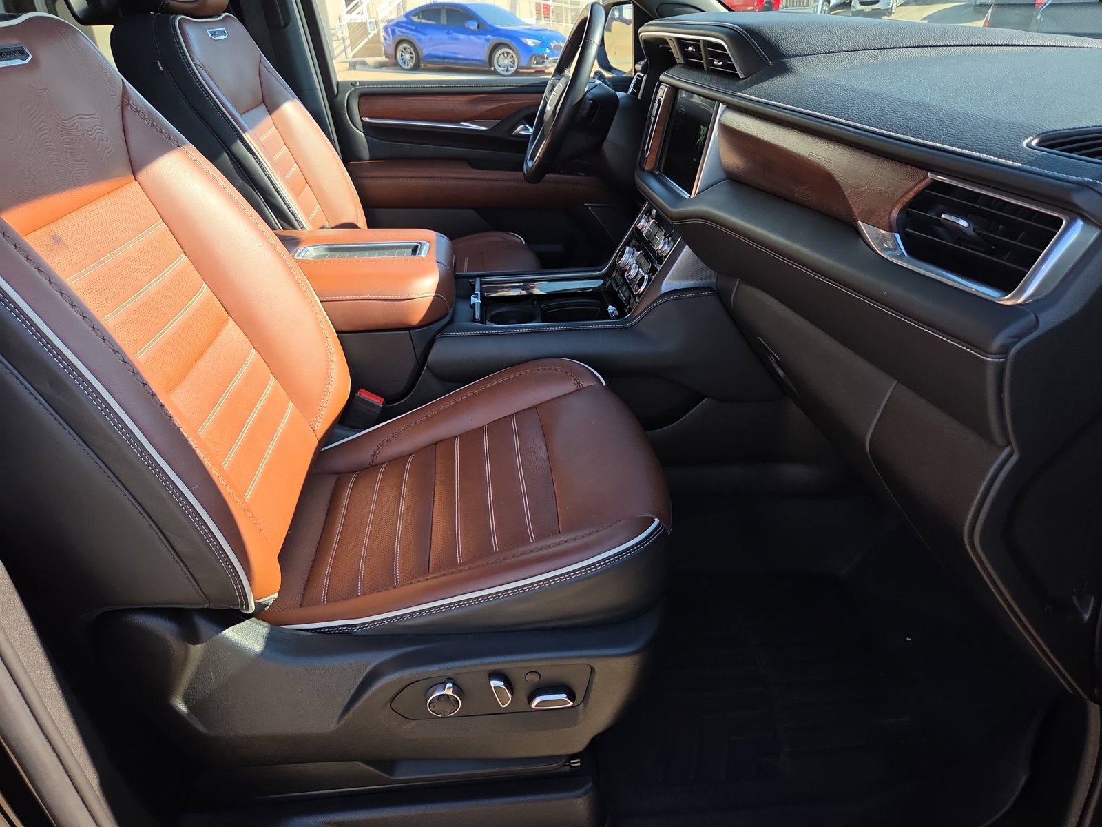Used 2023 GMC Yukon XL Denali Ultimate AWD/4WD image 29