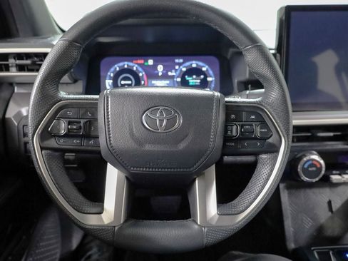 Used 2025 Toyota Tacoma TRD Off-Road image 9