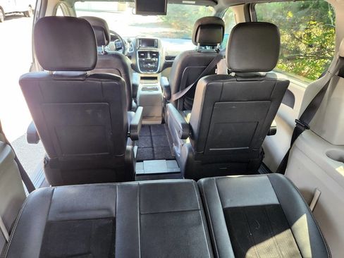 Used 2015 Dodge Grand Caravan SXT FWD image 19