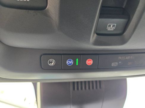 Used 2023 GMC Yukon XL AT4 w/ AT4 Premium Plus Package AWD/4WD image 8