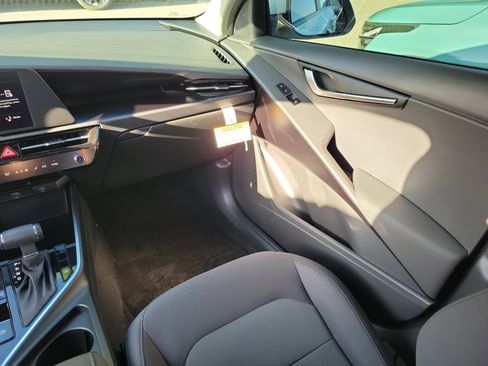New 2026 Kia Niro LX FWD image 10