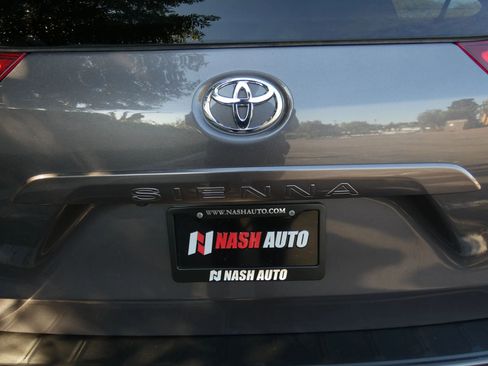 Used 2017 Toyota Sienna XLE image 79