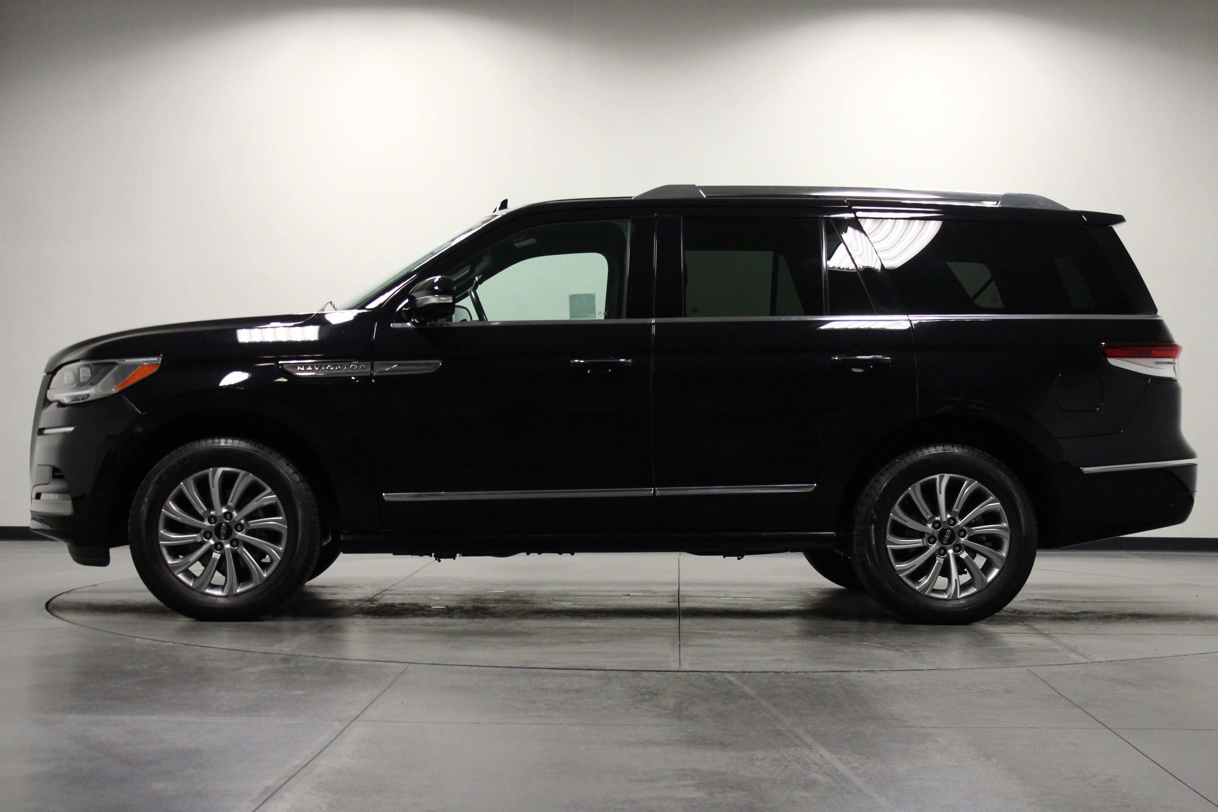 Used 2023 Lincoln Navigator 2WD image 7