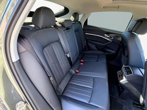 Used 2021 Audi e-tron Premium Plus image 29