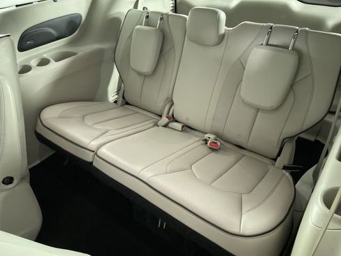 Used 2018 Chrysler Pacifica Limited w/ Advanced Safetytec Group image 36