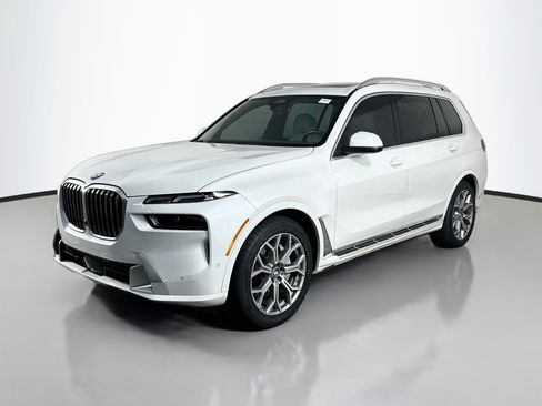 Used 2023 BMW X7 xDrive40i w/ Parking Assistance Package AWD/4WD image 4