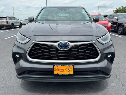 Used 2021 Toyota Highlander XLE AWD/4WD image 9