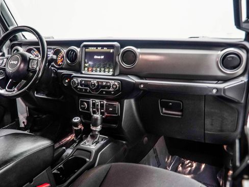 Used 2022 Jeep Gladiator Willys image 16