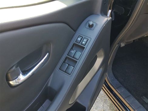 Used 2023 Nissan Frontier SV image 11