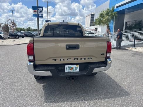 Used 2018 Toyota Tacoma SR5 RWD image 12