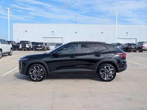 Used 2025 Chevrolet Trax RS w/ Sunroof Package FWD image 3