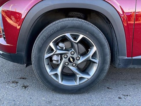 Used 2025 Chevrolet Trax LT image 9