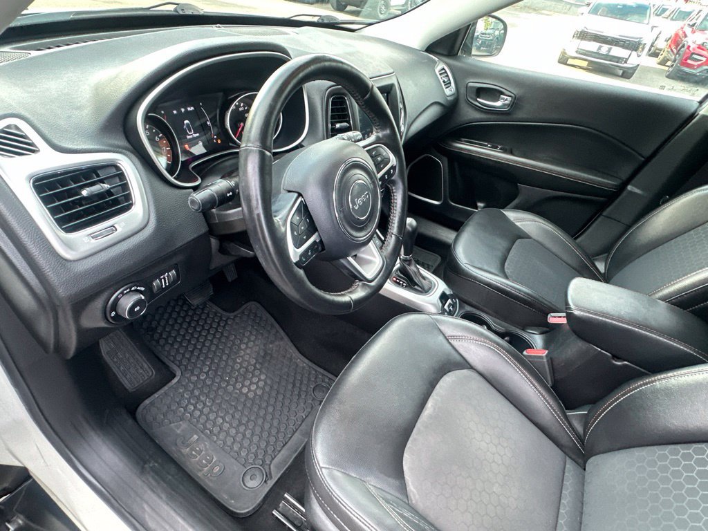Used 2019 Jeep Compass Latitude w/ Cold Weather Group AWD/4WD image 9