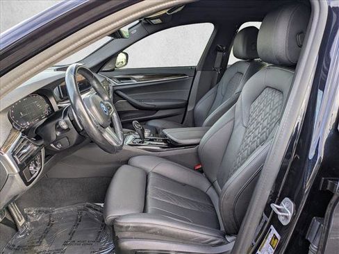 Used 2022 BMW 530e w/ Premium Package image 17