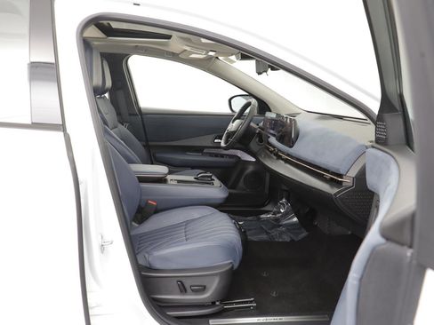 Used 2024 Nissan Ariya PLATINUM+ image 19