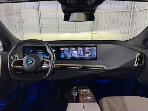 Used 2023 BMW iX xDrive50 w/ Premium Package image 25