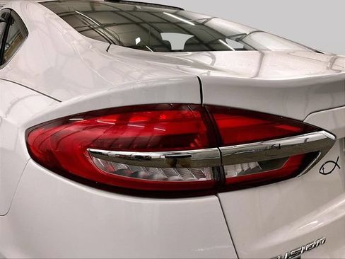 Used 2019 Ford Fusion SE FWD image 28