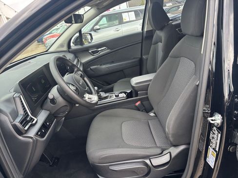 Used 2025 Kia Sportage LX image 25