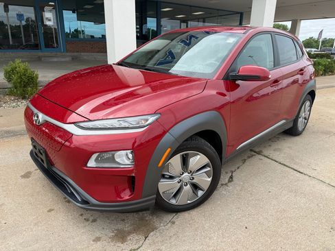 Used 2021 Hyundai Kona Limited w/ Cargo Package FWD image 2