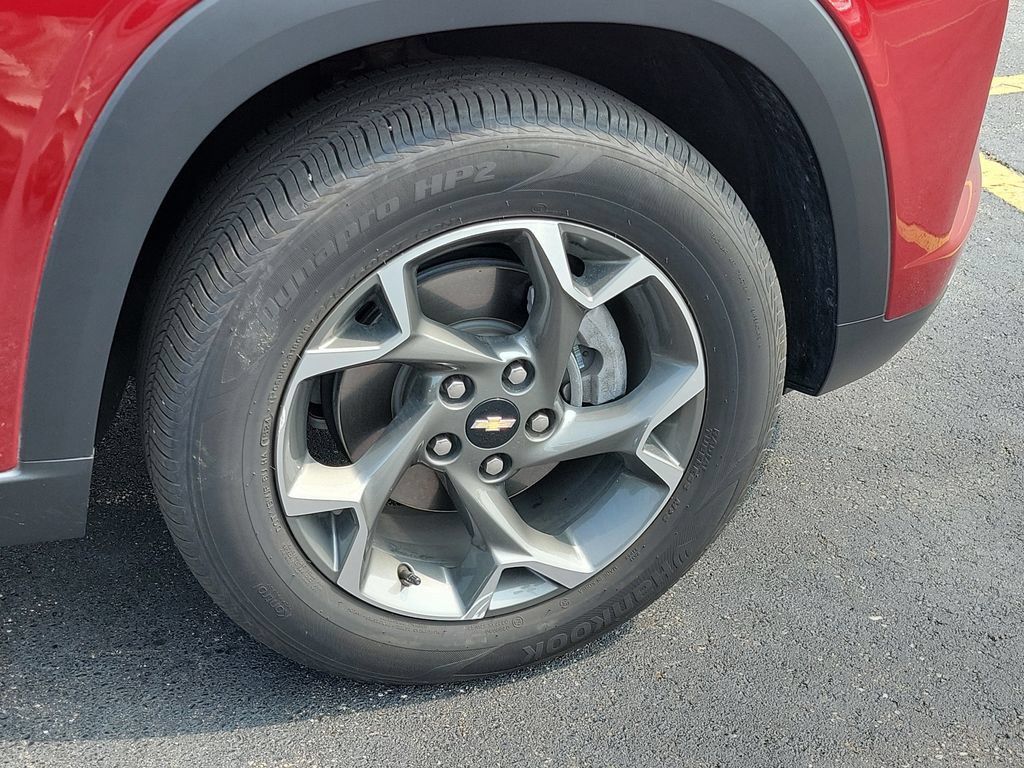 Used 2025 Chevrolet Trax LT w/ Driver Confidence Package FWD image 8