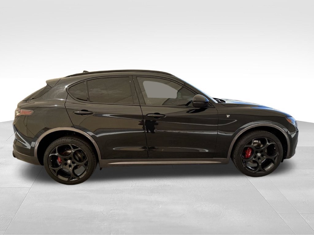 Used 2024 Alfa Romeo Stelvio Ti w/ Performance Driving Package AWD/4WD image 9
