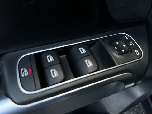 Used 2022 Mercedes-Benz GLB 250 4MATIC image 15