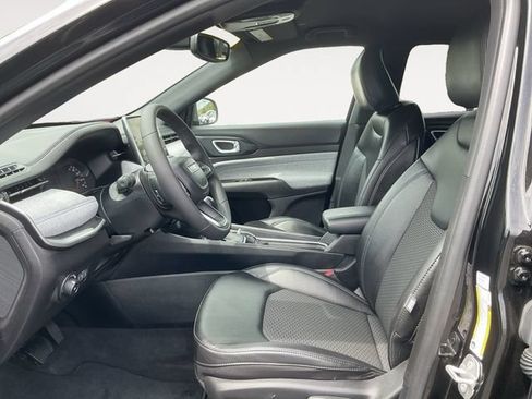 Used 2023 Jeep Compass Latitude AWD/4WD image 9