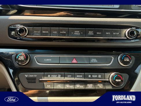 Used 2017 Kia Sedona SX FWD image 31