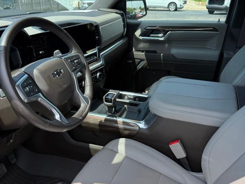Used 2026 Chevrolet Silverado 1500 LT Trail Boss w/ LT Trail Boss Premium Package AWD/4WD image 3