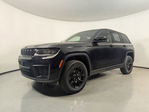 New 2026 Jeep Grand Cherokee Altitude RWD image 3