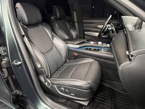 Used 2023 Genesis GV70 2.5T w/ Sport Prestige Package image 4