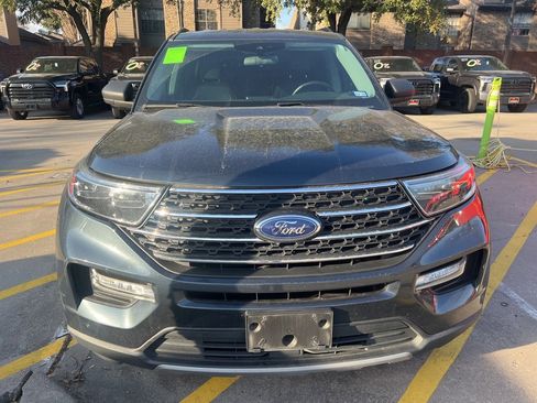 Used 2022 Ford Explorer XLT w/ Equipment Group 202A image 2