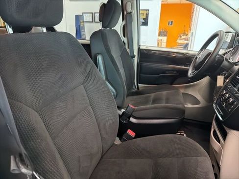 Used 2018 Dodge Grand Caravan SE FWD image 26